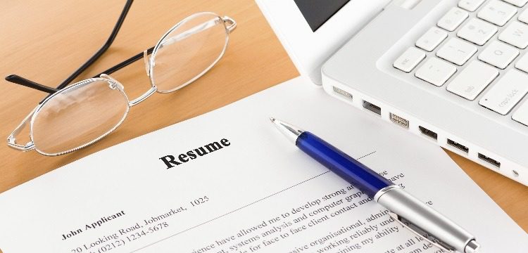 showing steps to write an effective job resume